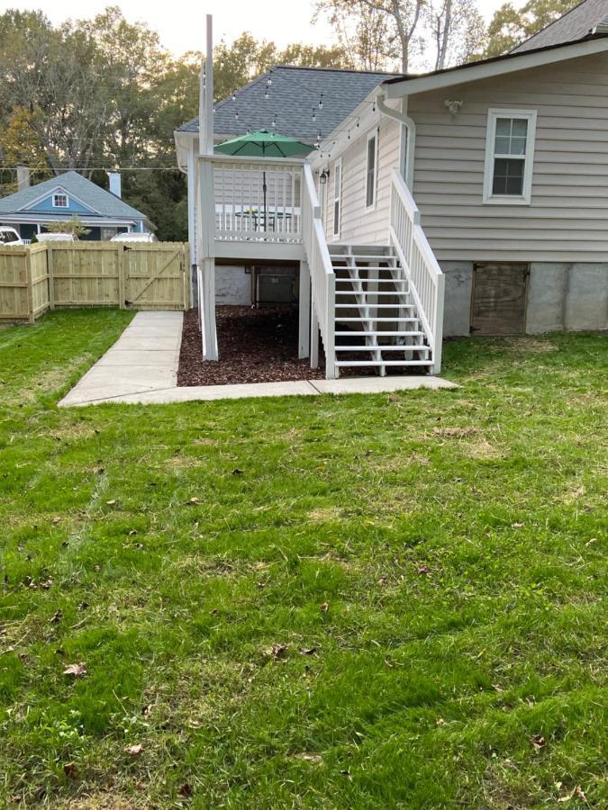 Modern 3-Bedroom, Big Fence Yard, Pets Stay Free Durham Eksteriør bilde