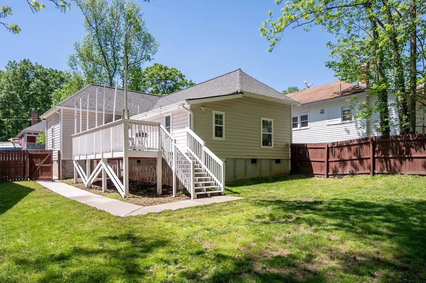 Modern 3-Bedroom, Big Fence Yard, Pets Stay Free Durham Eksteriør bilde